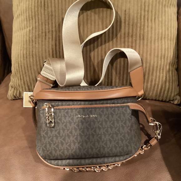 Michael Kors Slater Sling Pack Chain Messenger Bag, Color Brown, Acorn NWT - Picture 3 of 3